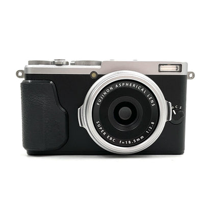 【全額返金保証】【最速発送】FUJIFILM コンパクトデジタルカメラ X70 シルバー 美品 動作確認済