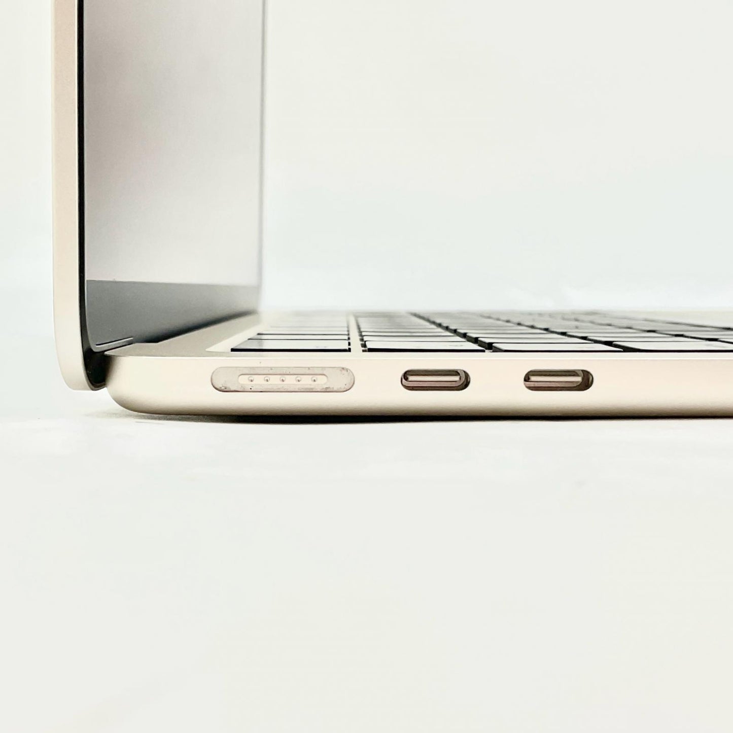 【全額返金保証】【最速発送】Apple MacBook Air 13.6インチ 2022 Apple M2 8GB SSD 256GB スターライト 97.6% 超美品 動作確認済