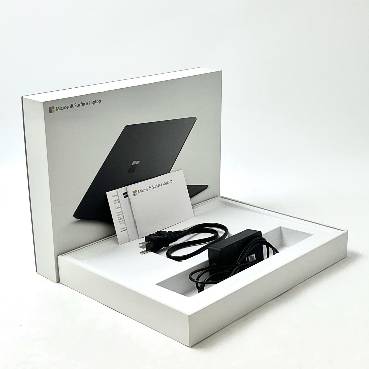 【全額返金保証】【最速発送】Microsoft Surface Laptop 2 Intel Core i5-8250U CPU @ 1.60 GHz 8GB M.2 SSD 256GB 91.4% 美品 動作確認済