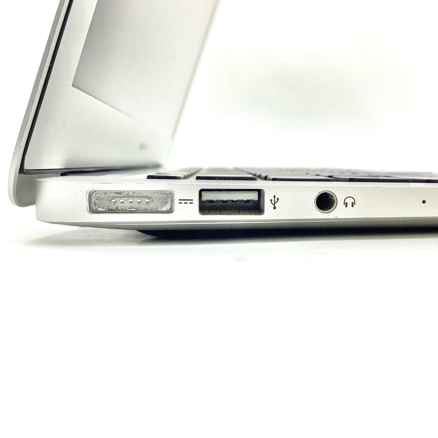 【最速発送】Apple MacBook Air 13インチ 2013 デュアルコア intel core i5 4GB SSD 128GB シルバー 61.8%【難有】
