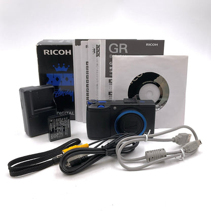 【全額返金保証】【最速発送】RICOH コンパクトデジタルカメラ GR DIGITAL III×STUSSY 動作確認済