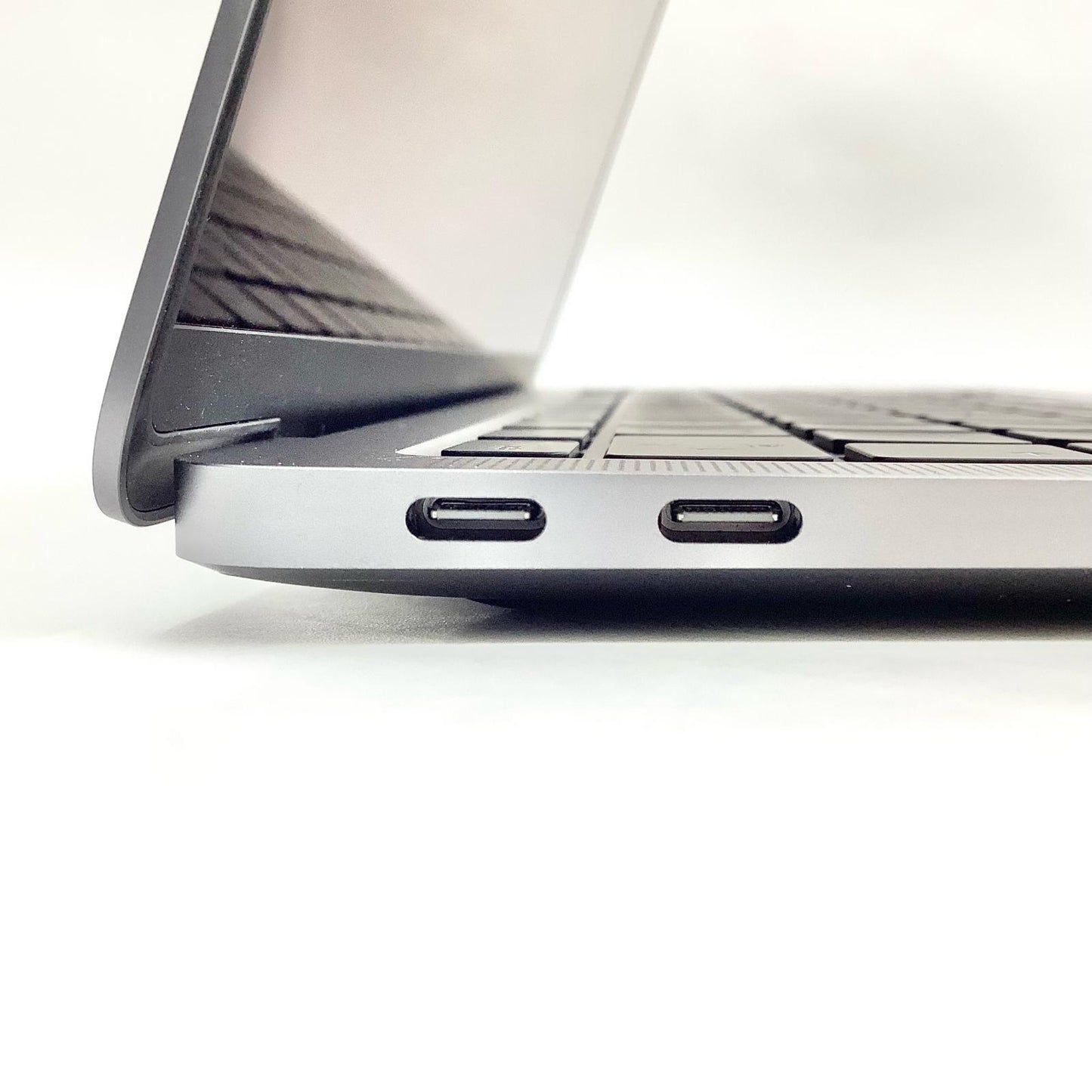 【全額返金保証】【最速発送】Apple MacBook Air 13.3インチ 2020 Apple M1 8GB SSD 256GB スペースグレイ 96% 動作確認済