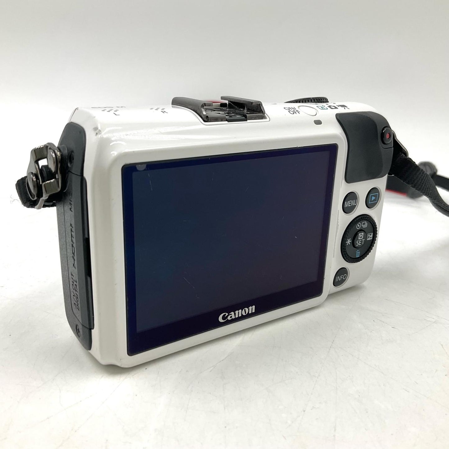 【全額返金保証】【最速発送】Canon デジタル一眼 EOS M ボディ ホワイト 動作確認済