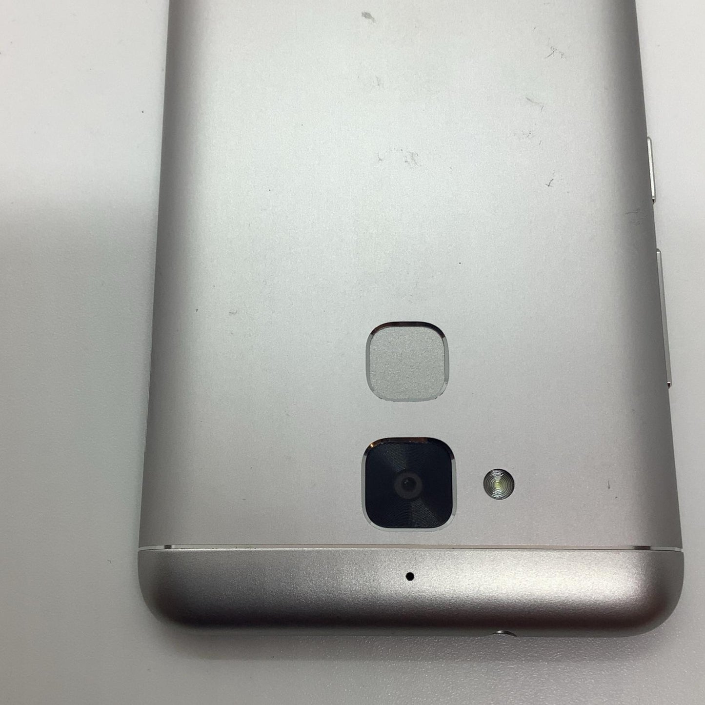 【全額返金保証】【最速発送】ASUS ZenFone 3 Max 16GB シルバー ー SIMフリー ASUS_X008DB 白ロム 動作確認済