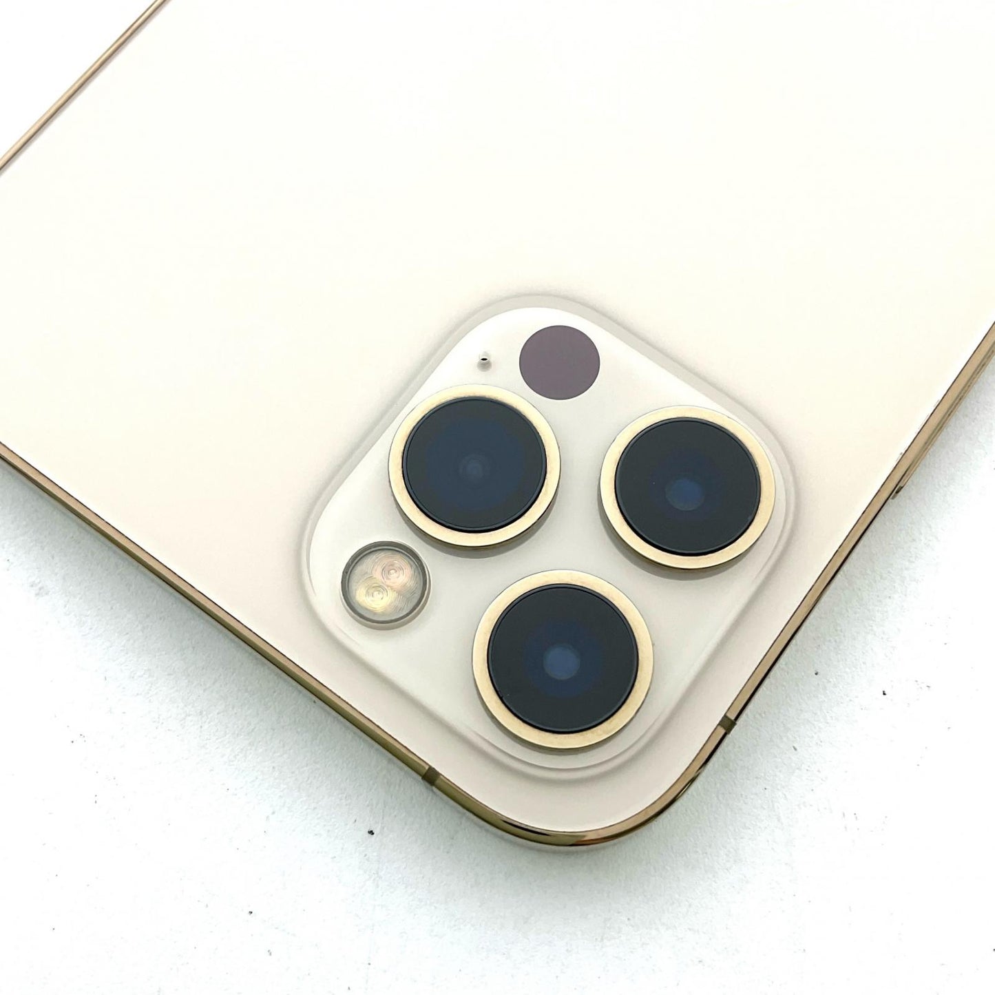 【全額返金保証】【最速発送】Apple iPhone iPhone 12 Pro 128GB ゴールド docomo SIMフリー 白ロム 動作確認済 77%