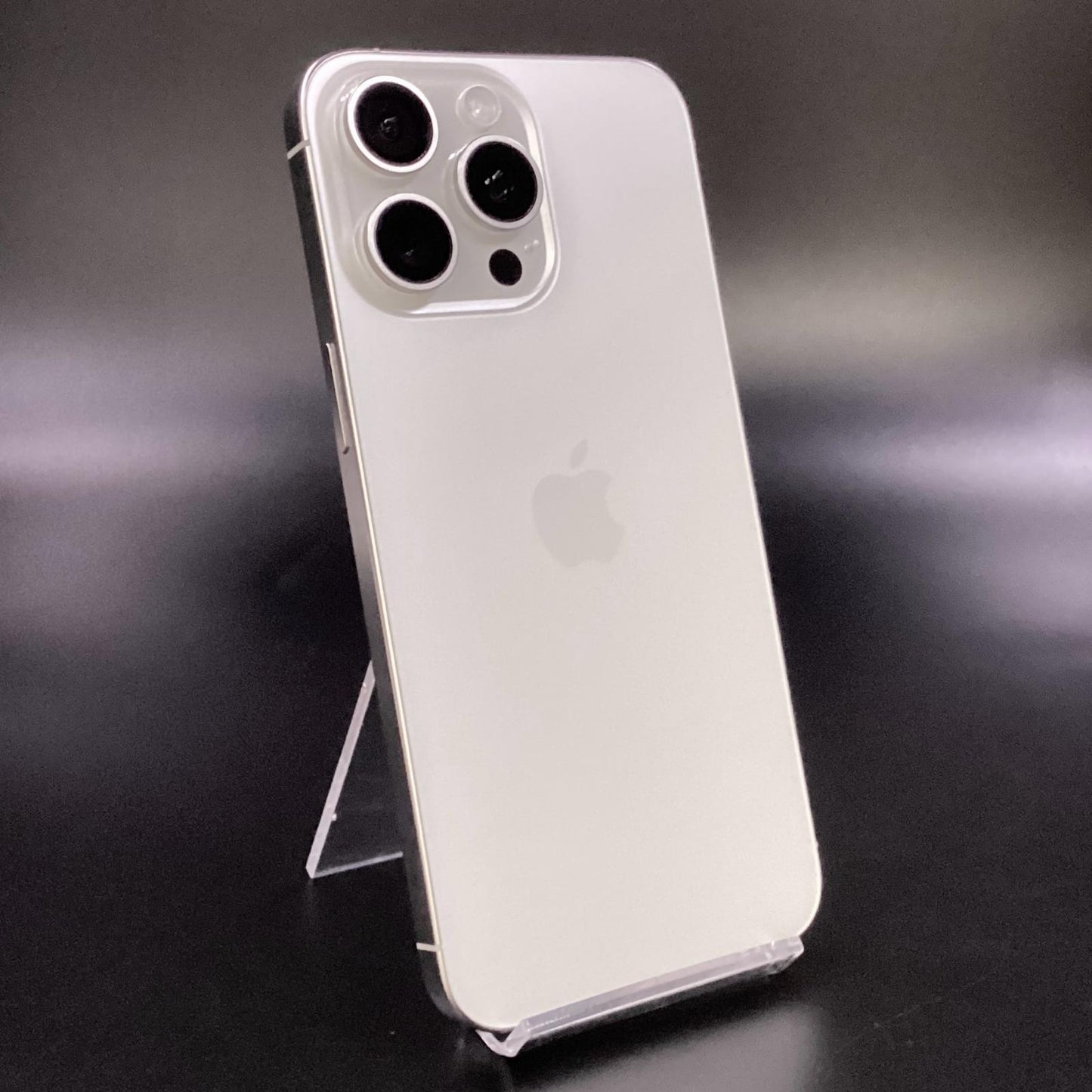 【全額返金保証】【最速発送】Apple iPhone iPhone 15 Pro Max 256GB ホワイトチタニウム au 美品 動作確認済 86%