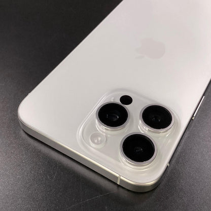 【全額返金保証】【最速発送】Apple iPhone iPhone 15 Pro Max 256GB ホワイトチタニウム au 美品 動作確認済 86%