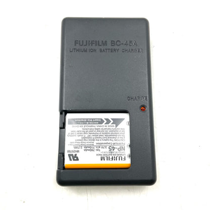 【全額返金保証】【最速発送】FUJIFILM コンパクトデジタルカメラ FinePix J150w [シルバー] 動作確認済