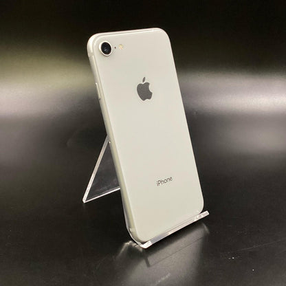 【全額返金保証】【最速発送】Apple iPhone iPhone 8 64GB シルバー docomo 白ロム 動作確認済 84%