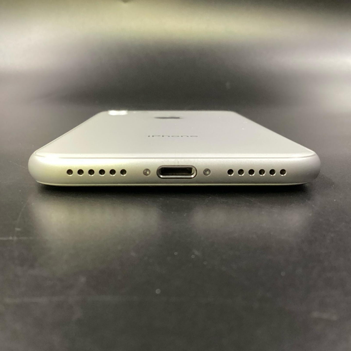 【全額返金保証】【最速発送】Apple iPhone iPhone 8 64GB シルバー docomo 白ロム 動作確認済 84%