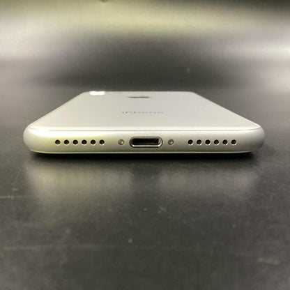 【全額返金保証】【最速発送】Apple iPhone iPhone 8 64GB シルバー docomo 白ロム 動作確認済 84%