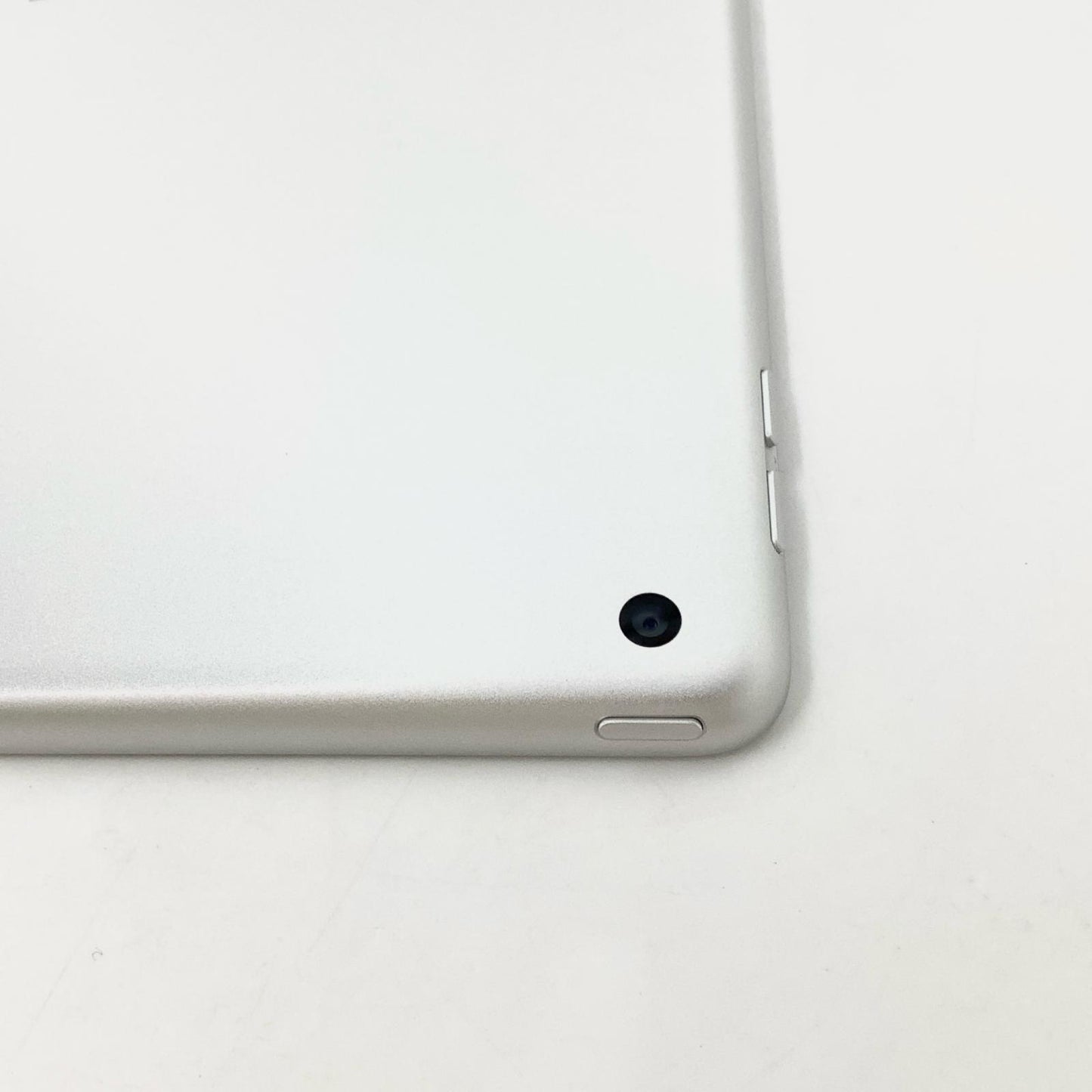 【全額返金保証】【最速発送】Apple iPad iPad 10.2インチ 第9世代 256GB シルバー Wi-Fi 美品 動作確認済