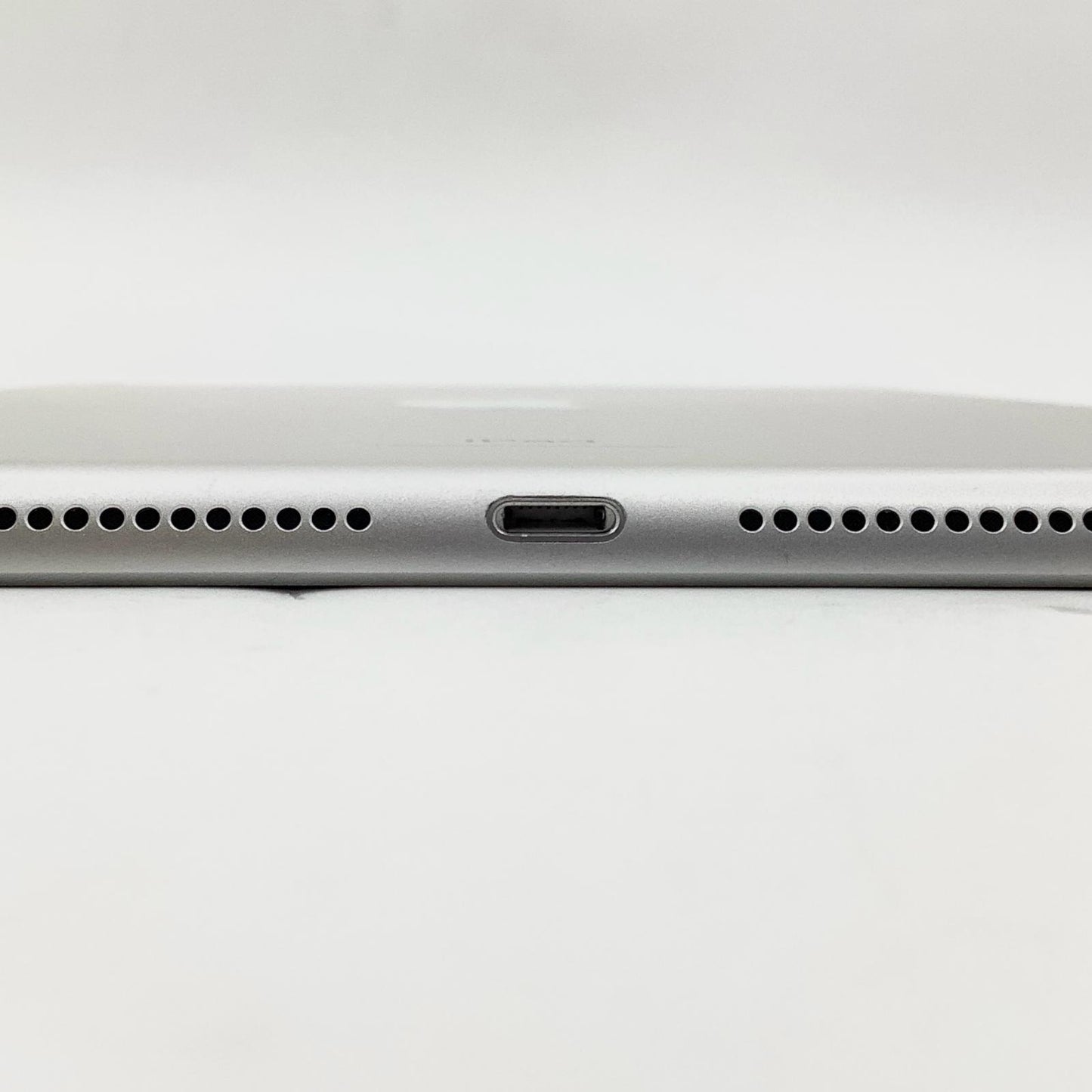 【全額返金保証】【最速発送】Apple iPad iPad 10.2インチ 第9世代 64GB シルバー Wi-Fi 美品 動作確認済