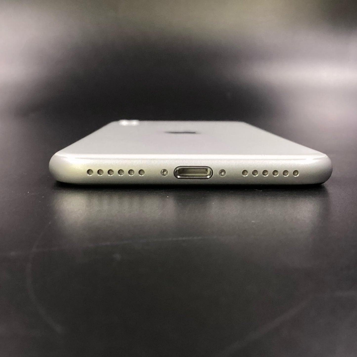 【全額返金保証】【最速発送】Apple iPhone iPhone SE（第2世代） 64GB ホワイト docomo SIMフリー 白ロム 動作確認済 88%