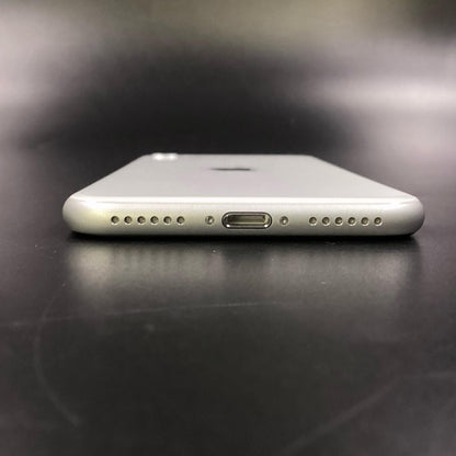 【全額返金保証】【最速発送】Apple iPhone iPhone SE（第2世代） 64GB ホワイト docomo SIMフリー 白ロム 動作確認済 88%