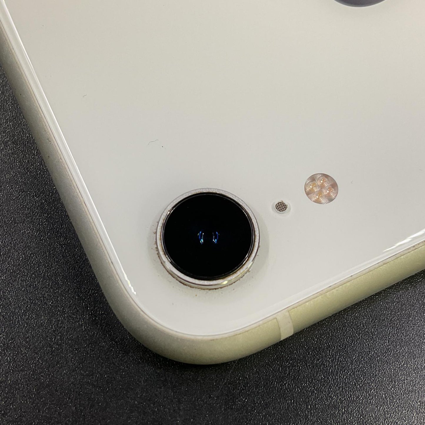 【最速発送】Apple iPhone iPhone XR 128GB ホワイト au【難有】 81%