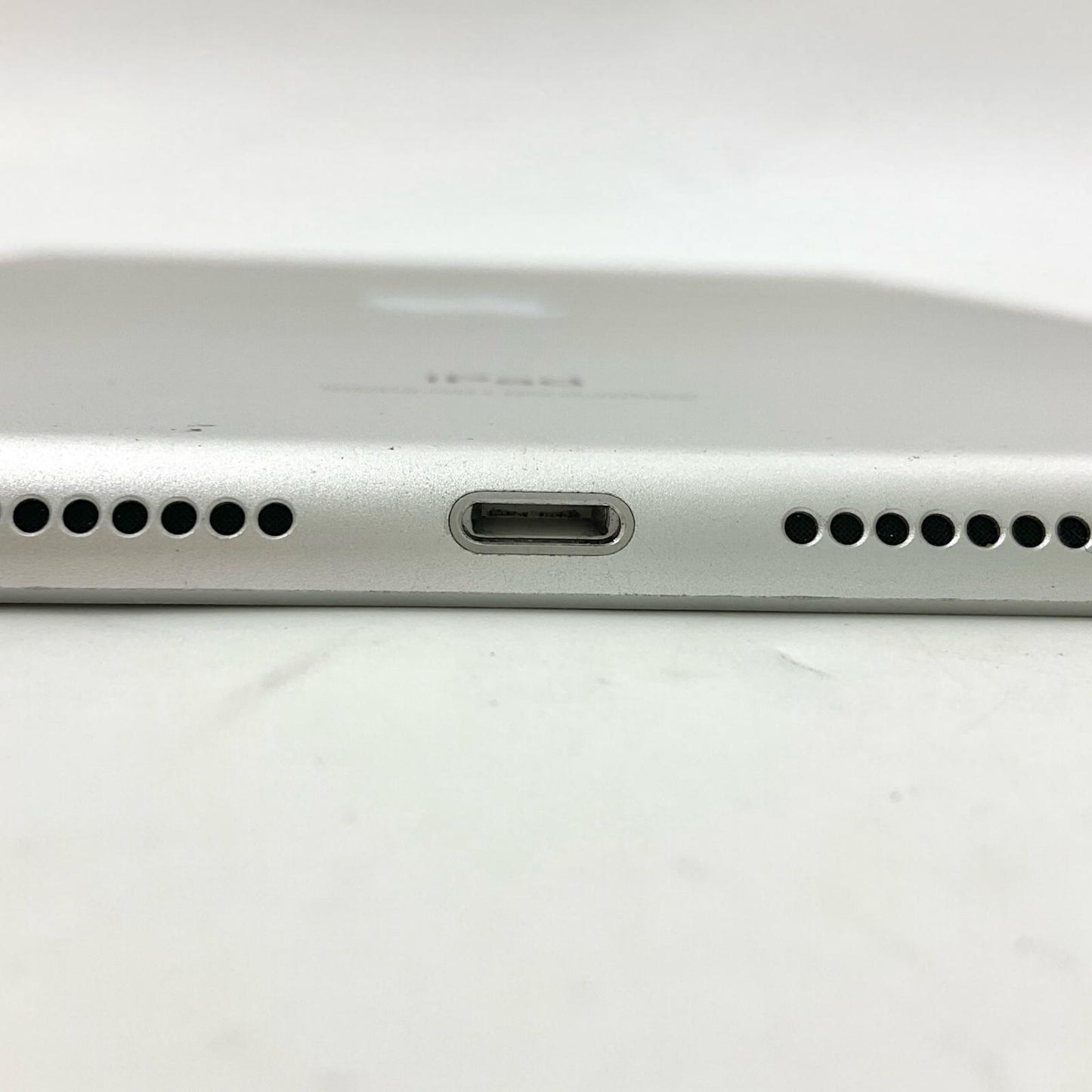 【全額返金保証】【最速発送】Apple iPad iPad 10.2インチ 第7世代 128GB シルバー Wi-Fi 動作確認済