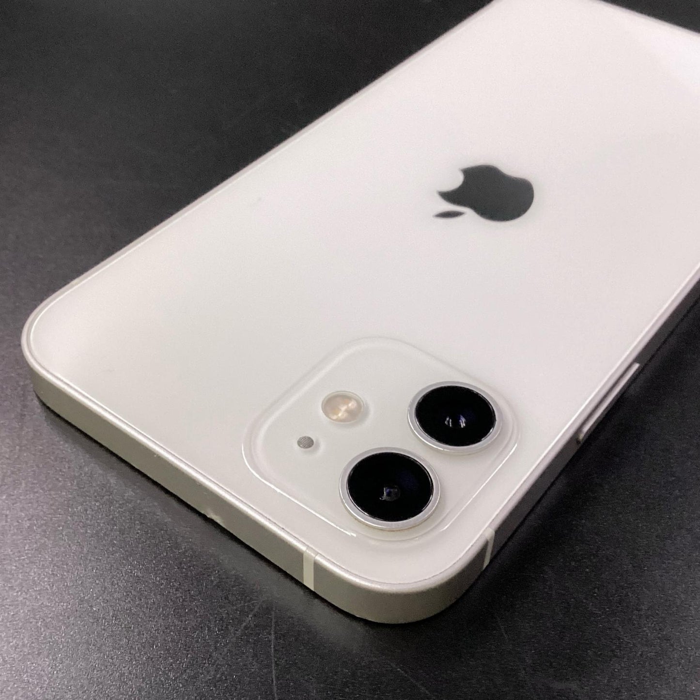 【全額返金保証】【最速発送】Apple iPhone iPhone 12 128GB ホワイト au 白ロム 動作確認済 88%