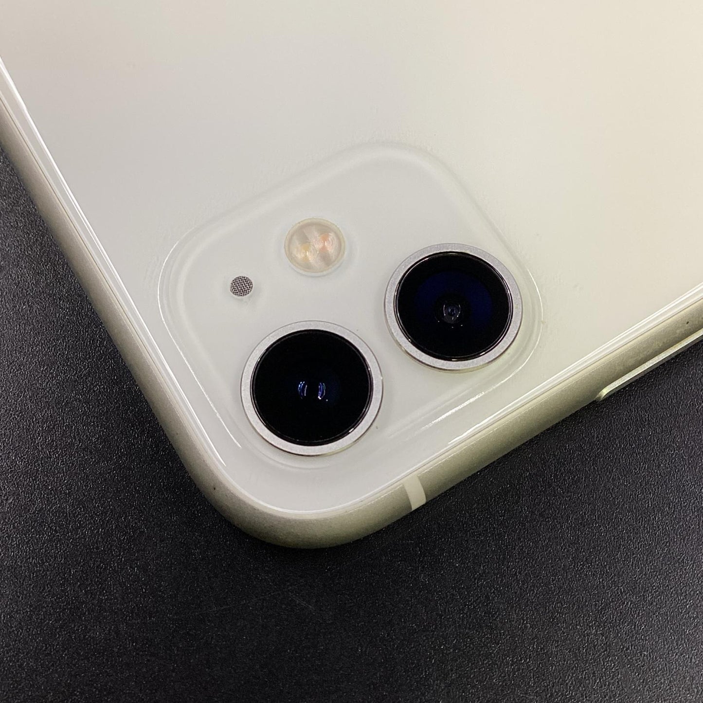【全額返金保証】【最速発送】Apple iPhone iPhone 11 128GB ホワイト au 白ロム 動作確認済 88%