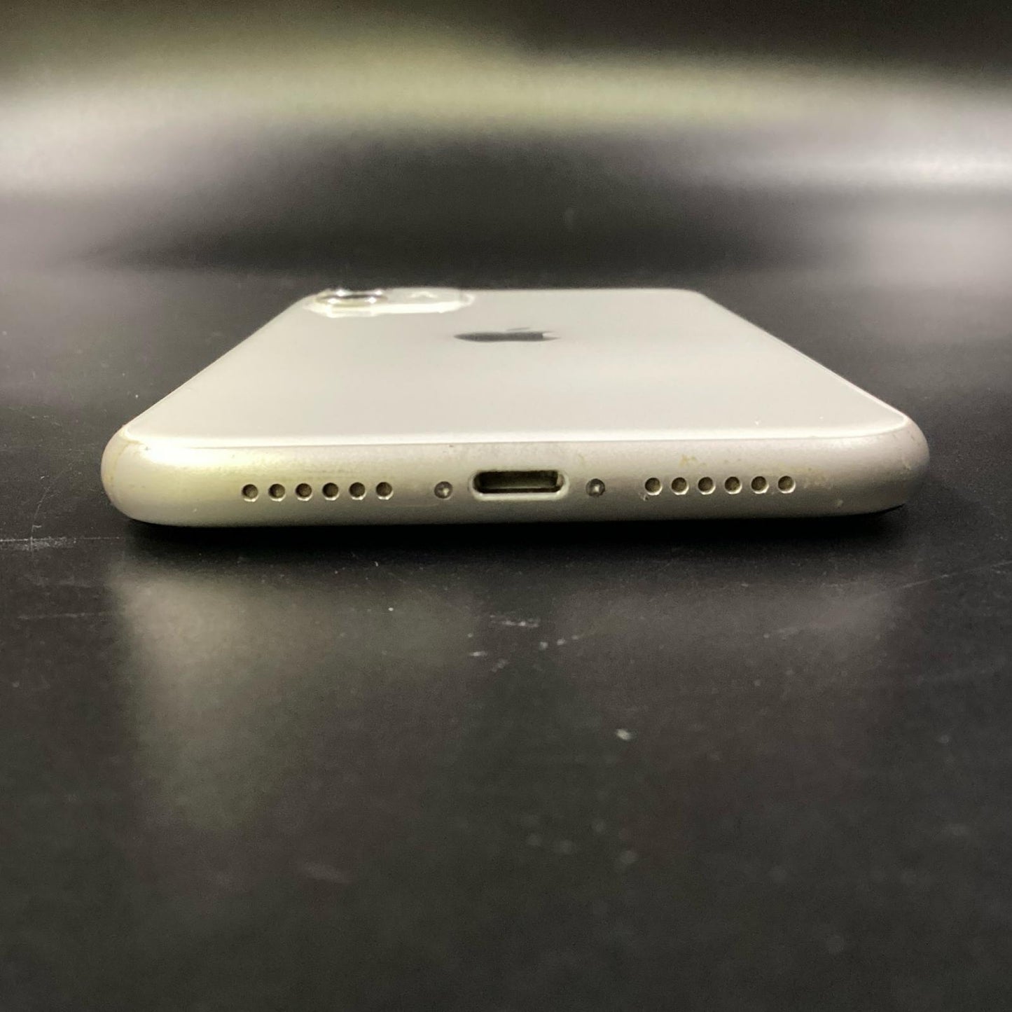 【全額返金保証】【最速発送】Apple iPhone iPhone 11 128GB ホワイト au 白ロム 動作確認済 88%