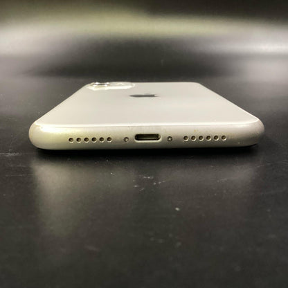 【全額返金保証】【最速発送】Apple iPhone iPhone 11 128GB ホワイト au 白ロム 動作確認済 88%