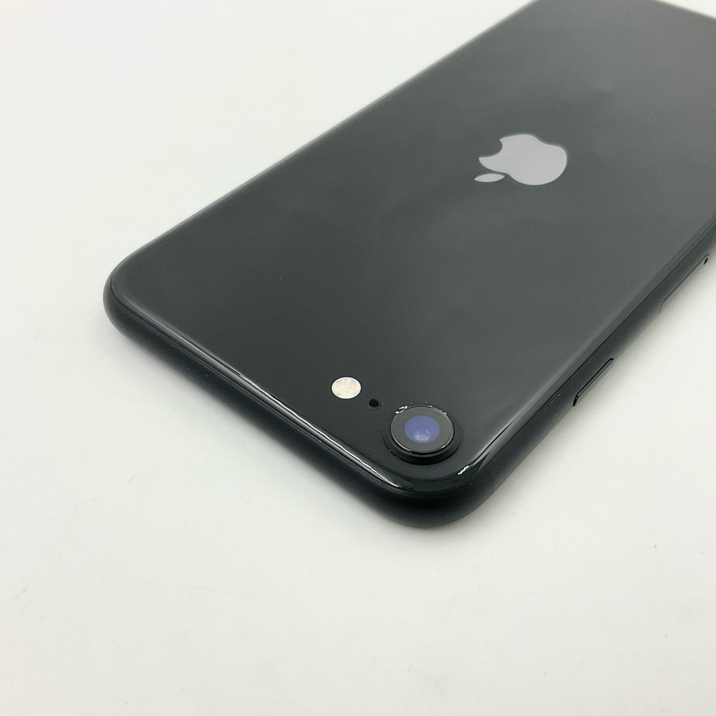 【全額返金保証】【最速発送】Apple iPhone iPhone SE（第2世代） 128GB ブラック au 白ロム 動作確認済 84%
