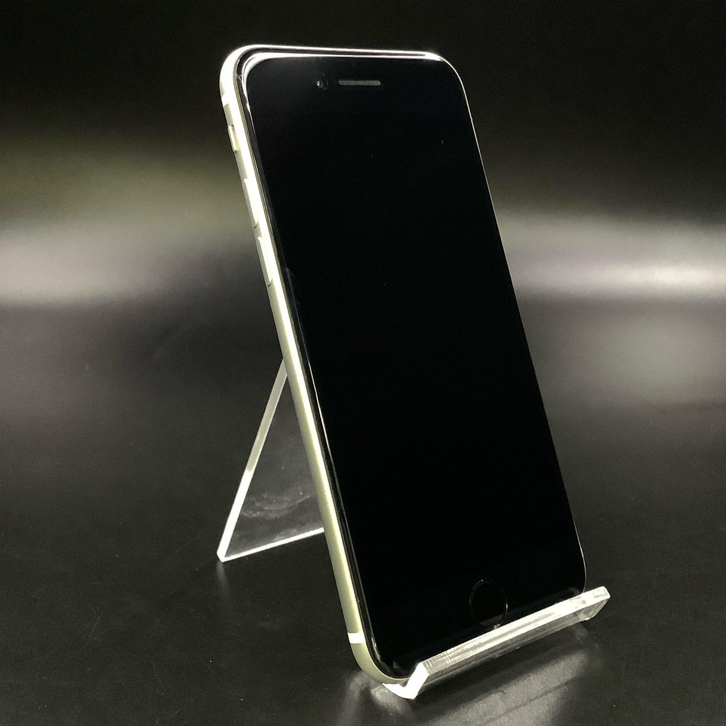 【全額返金保証】【最速発送】Apple iPhone iPhone SE（第2世代） 256GB ホワイト docomo 白ロム 動作確認済 84%