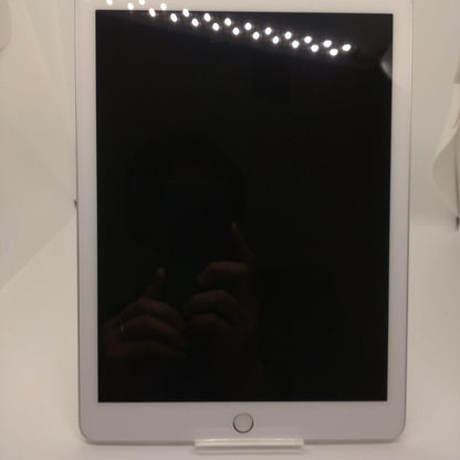 【全額返金保証】【最速発送】Apple iPad iPad 9.7インチ 第6世代 32GB シルバー WiFi+Cellular SIMフリー 白ロム 超美品 動作確認済