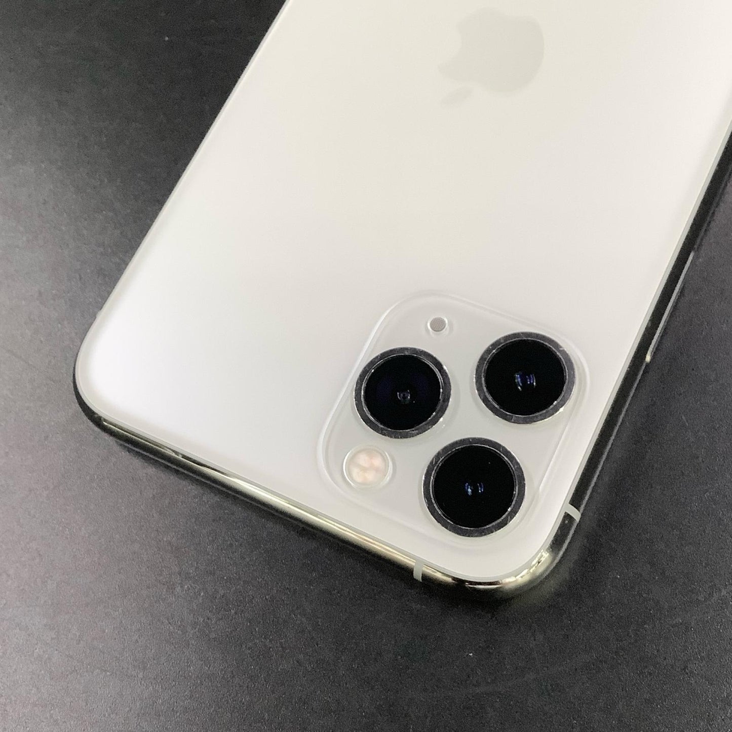 【全額返金保証】【最速発送】Apple iPhone iPhone 11 Pro 256GB シルバー Softbank 白ロム 動作確認済 77%