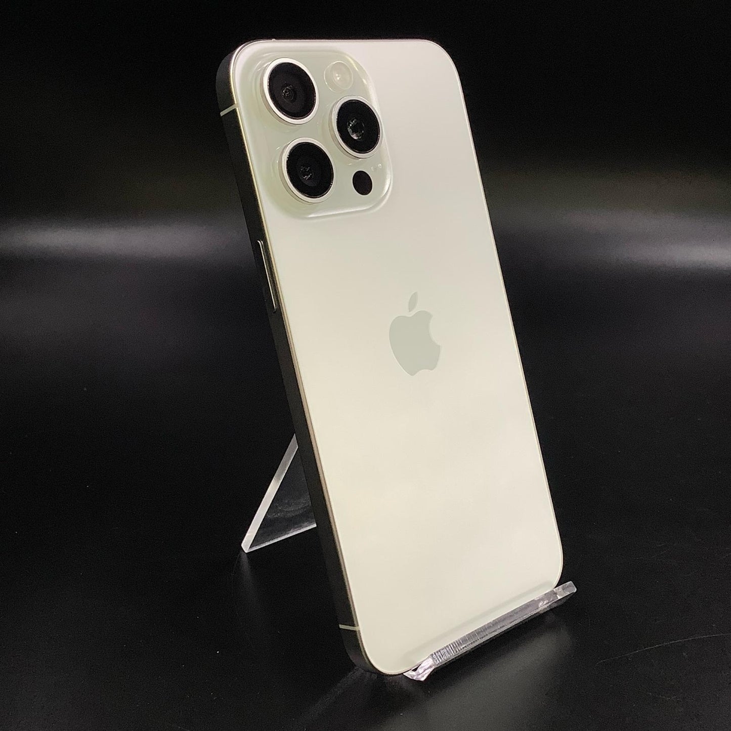 【全額返金保証】【最速発送】Apple iPhone iPhone 15 Pro Max 256GB ホワイトチタニウム docomo 動作確認済 93%