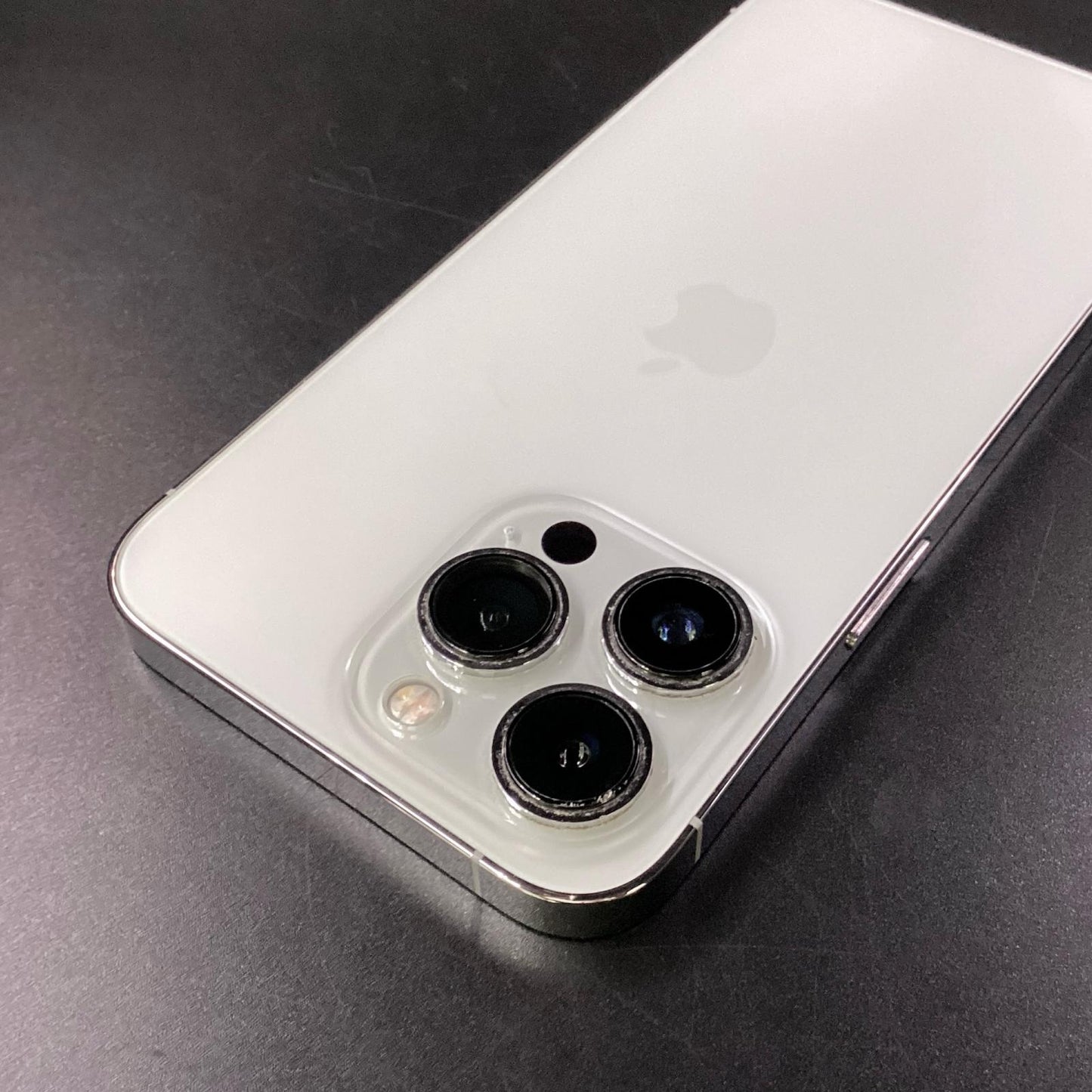 【全額返金保証】【最速発送】Apple iPhone iPhone 13 Pro 128GB シルバー SIMフリー 白ロム 動作確認済 77%