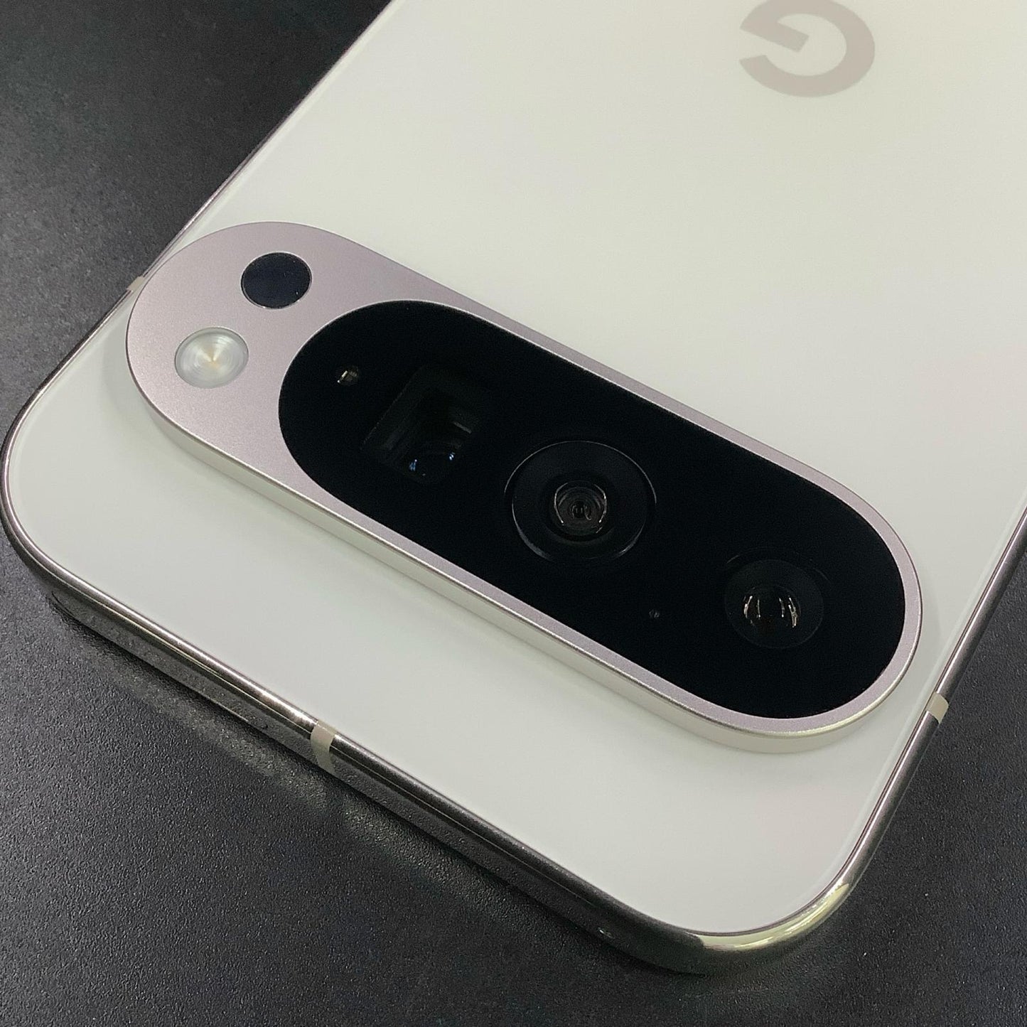 【全額返金保証】【最速発送】Google Pixel ９Pro 256GB Porcelain au GWVK6 動作確認済