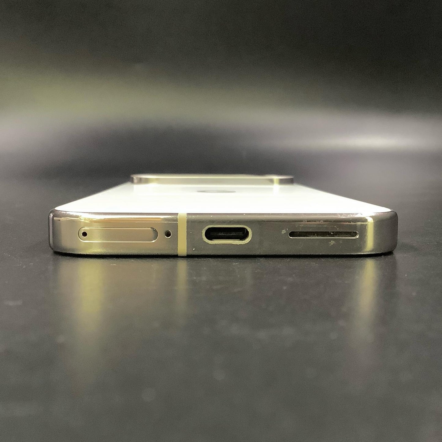 【全額返金保証】【最速発送】Google Pixel ９Pro 256GB Porcelain au GWVK6 動作確認済