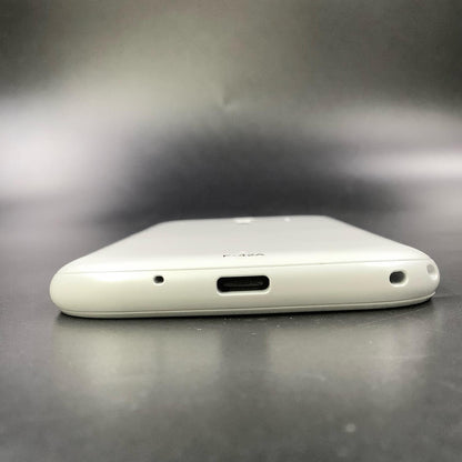 【全額返金保証】【最速発送】富士通 らくらくスマートフォン 32GB ホワイト docomo F-42A 白ロム 美品 動作確認済