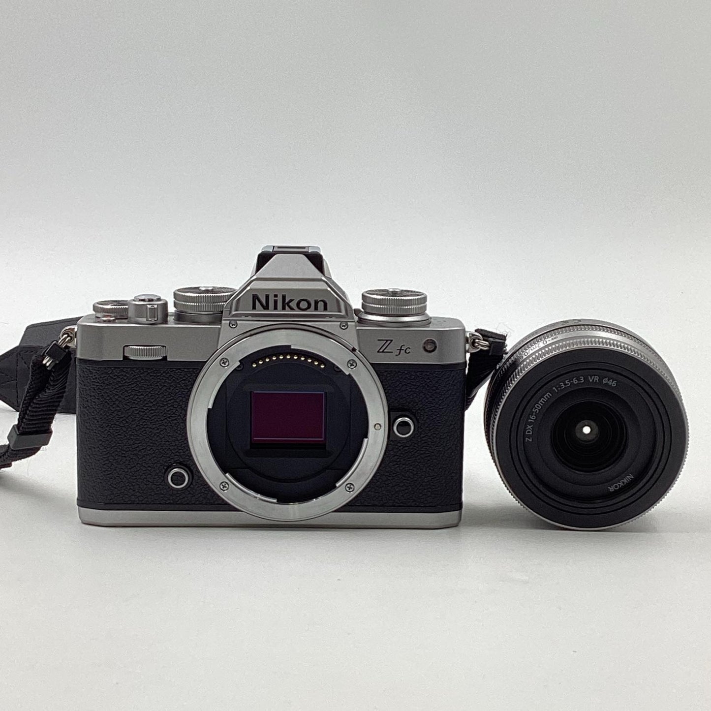 【全額返金保証】【最速発送】Nikon デジタル一眼 Z fc 16-50 VR レンズキット [シルバー] 美品 動作確認済