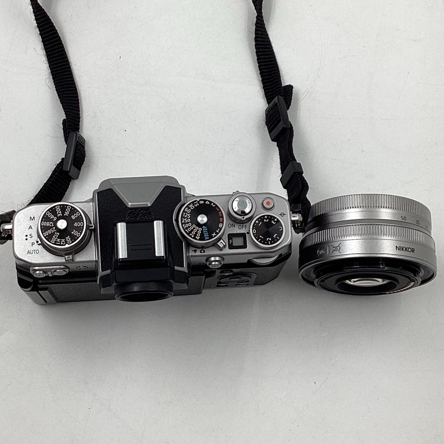 【全額返金保証】【最速発送】Nikon デジタル一眼 Z fc 16-50 VR レンズキット [シルバー] 美品 動作確認済