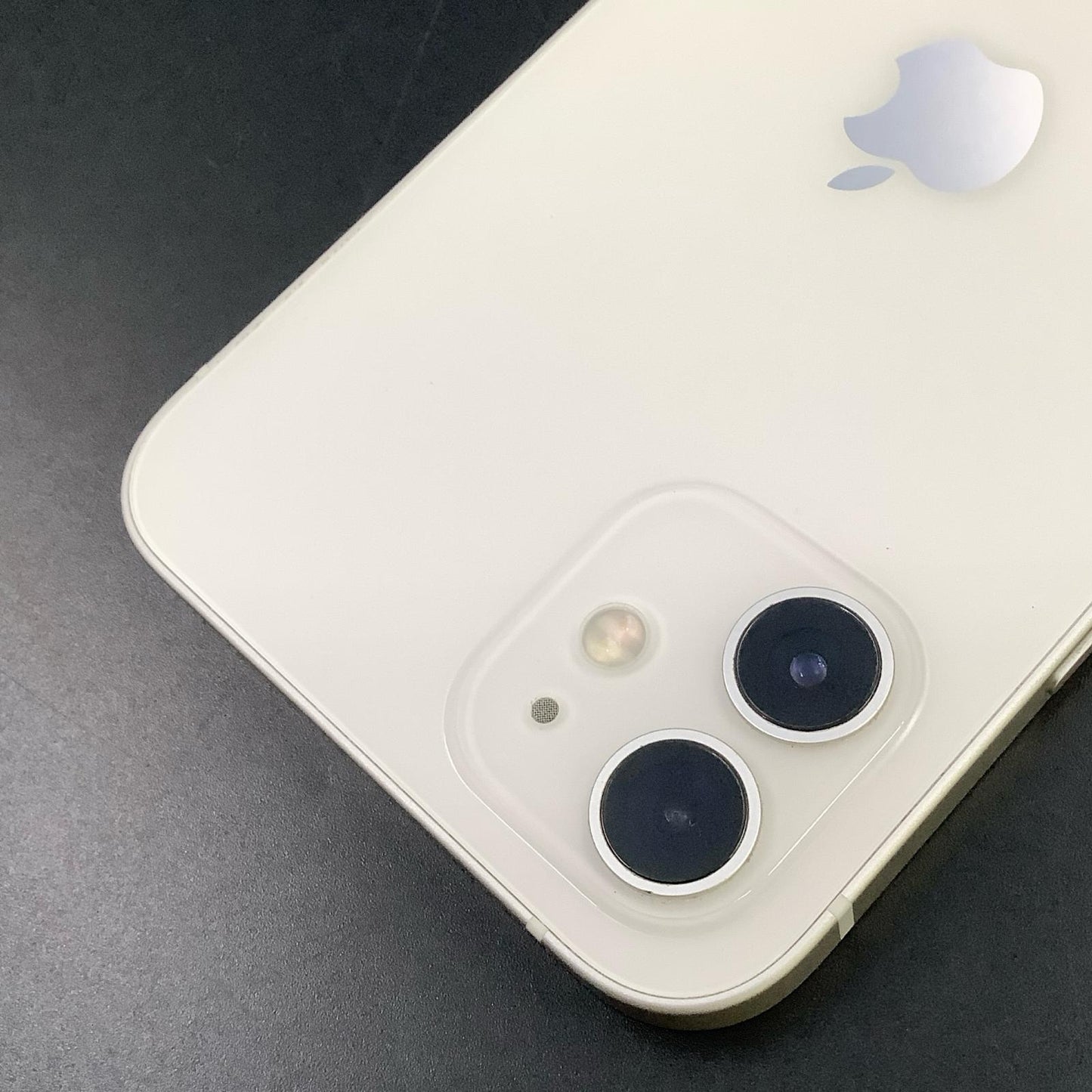 【全額返金保証】【最速発送】Apple iPhone iPhone 12 64GB ホワイト docomo 白ロム 動作確認済 80%