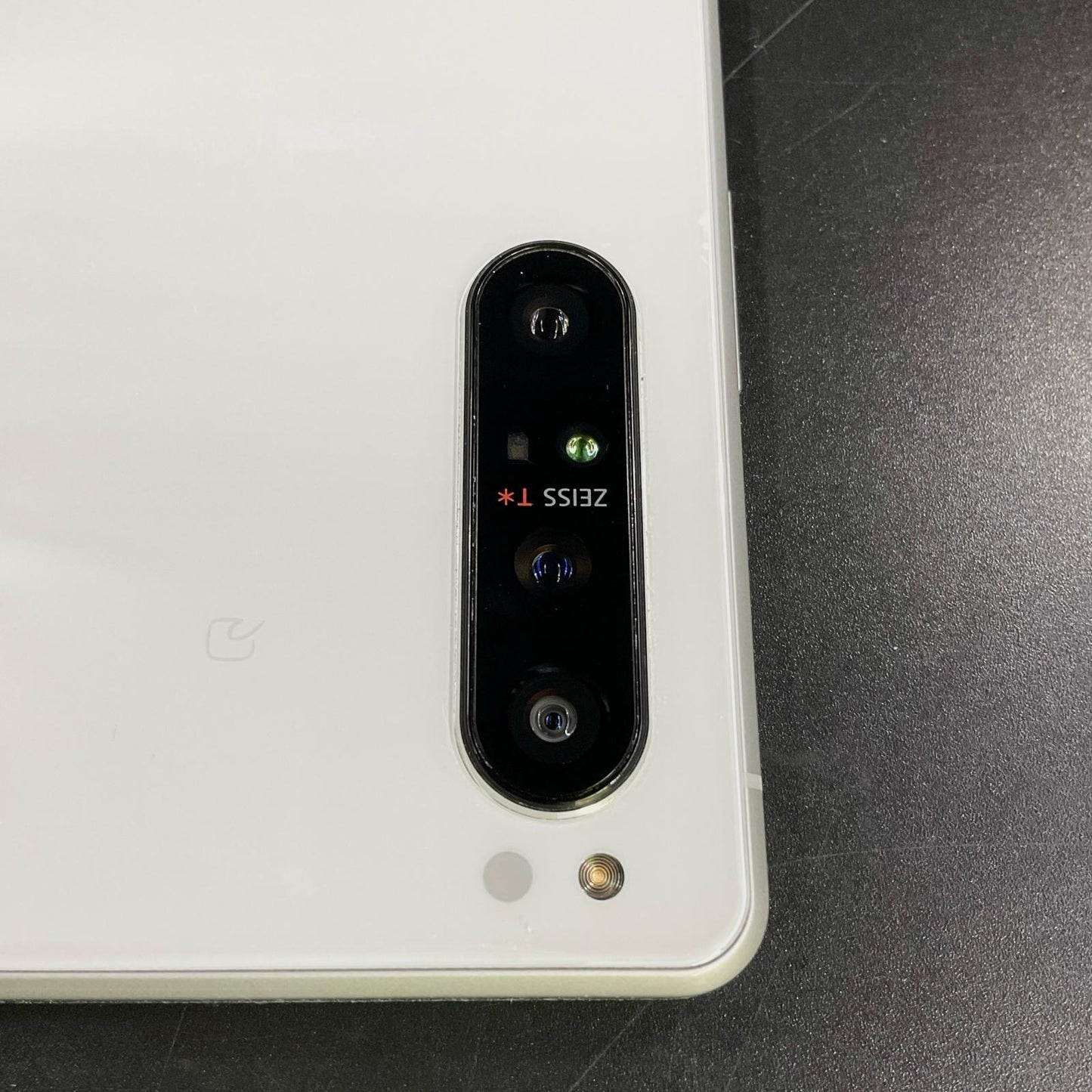 【全額返金保証】【最速発送】Sony Xperia 1II 128GB ホワイト au SOG01 白ロム 動作確認済