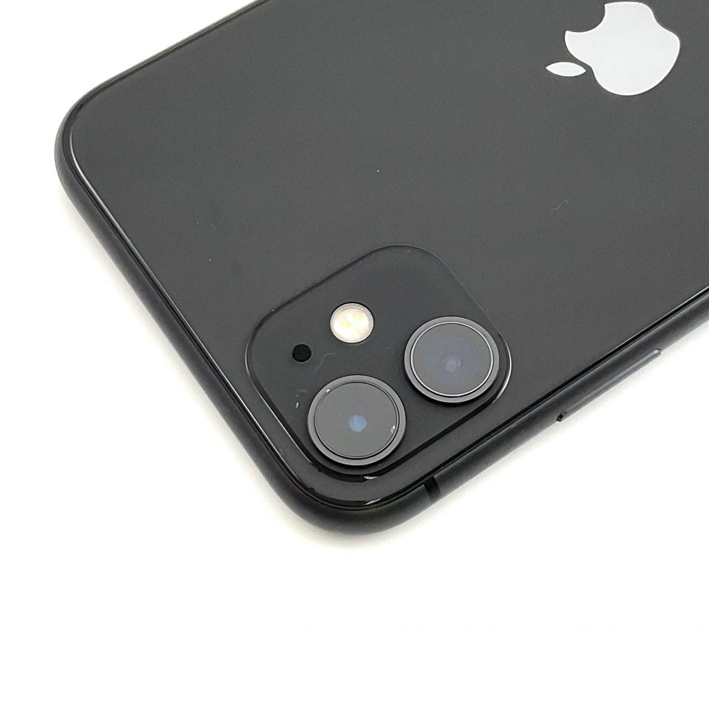 【全額返金保証】【最速発送】Apple iPhone iPhone 11 64GB ブラック docomo 白ロム 動作確認済 77%