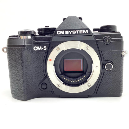 【全額返金保証】【最速発送】OM SYSTEM デジタル一眼 OM-5 ボディ [ブラック] ブラック 美品 動作確認済