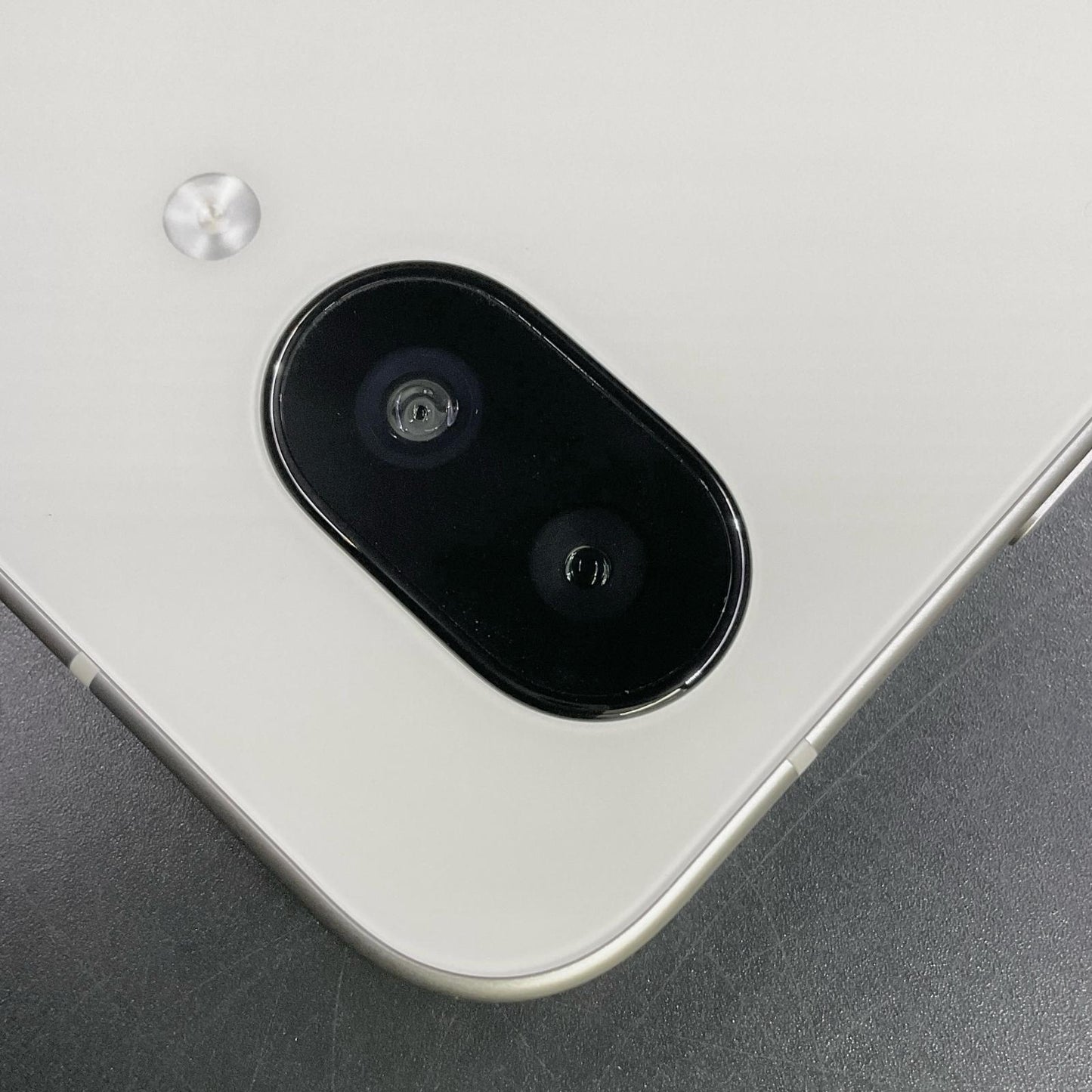 【全額返金保証】【最速発送】Google Pixel 9a 128GB Porcelain Softbank G3Y12 美品 動作確認済