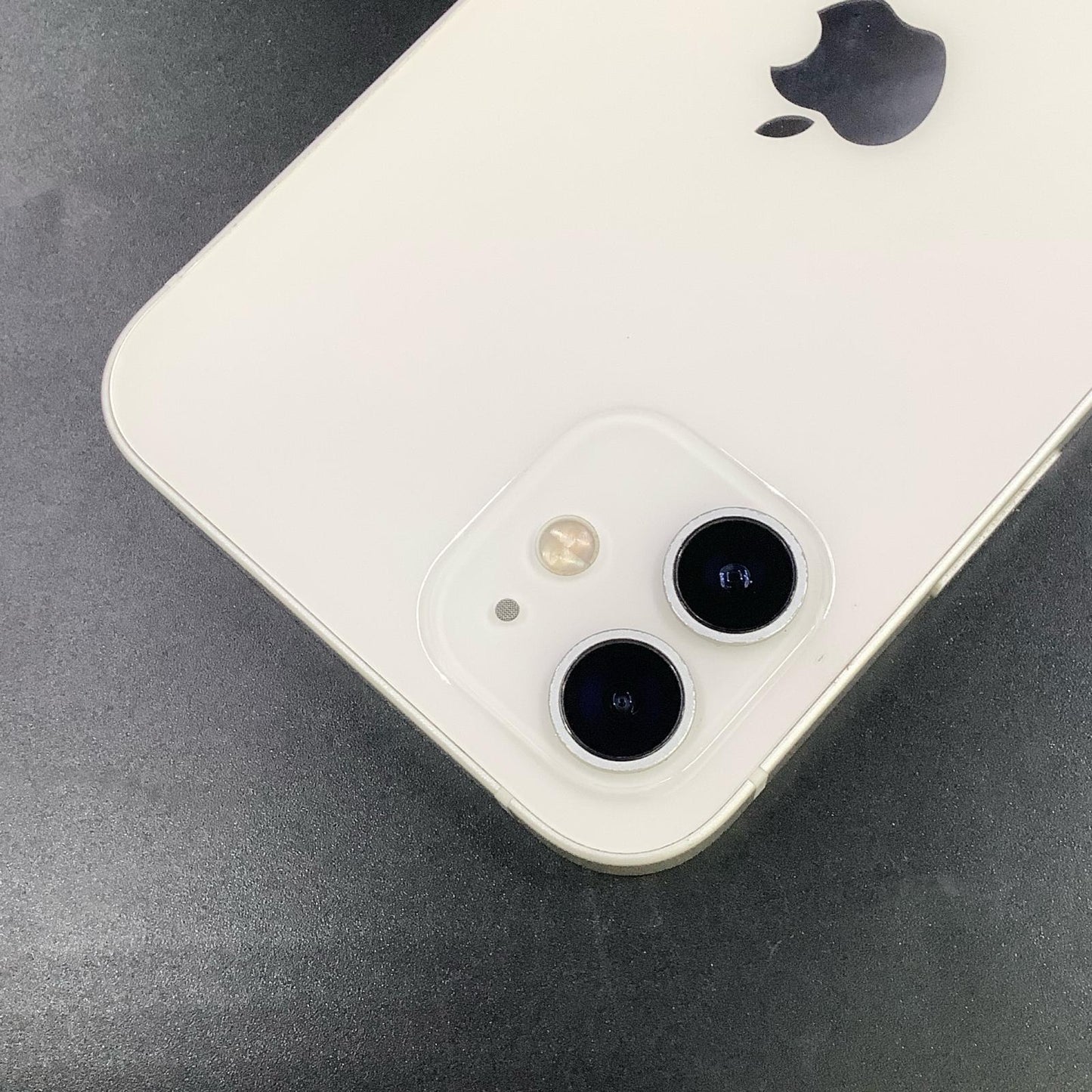【全額返金保証】【最速発送】Apple iPhone iPhone 12 64GB ホワイト docomo 白ロム 動作確認済 72%