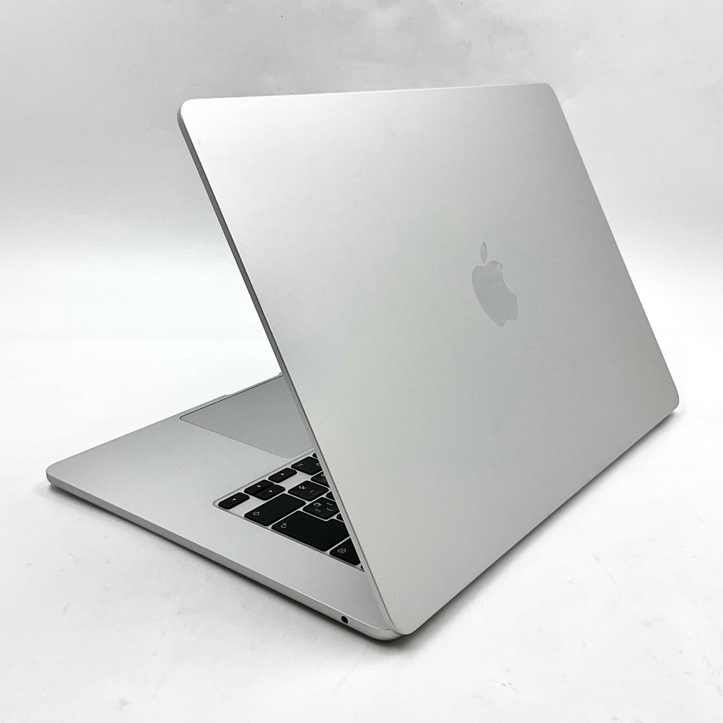 【全額返金保証】【最速発送】Apple MacBook Air 15.3インチ 2024 Apple M3 16GB SSD 256GB シルバー 100% 美品 動作確認済