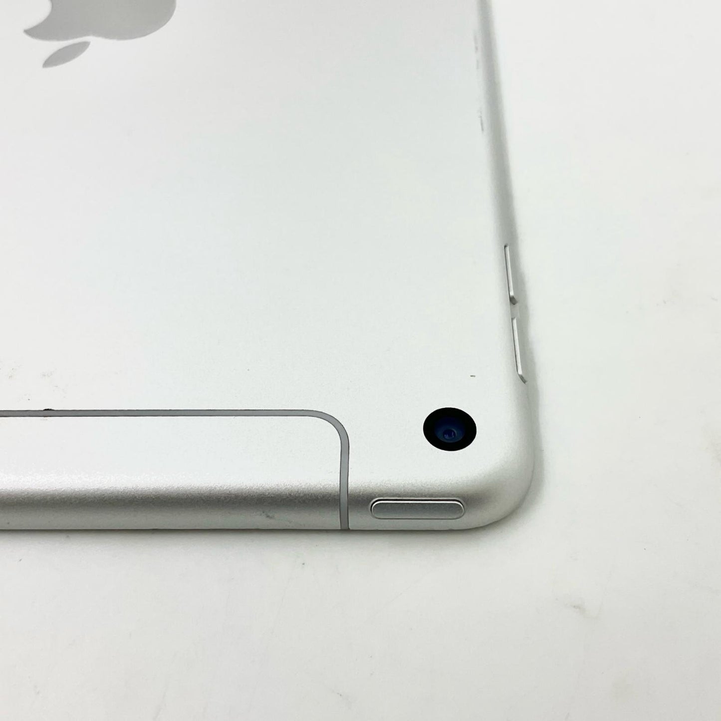 【全額返金保証】【最速発送】Apple iPad mini 7.9インチ 第5世代 64GB シルバー WiFi+Cellular docomo 白ロム 動作確認済