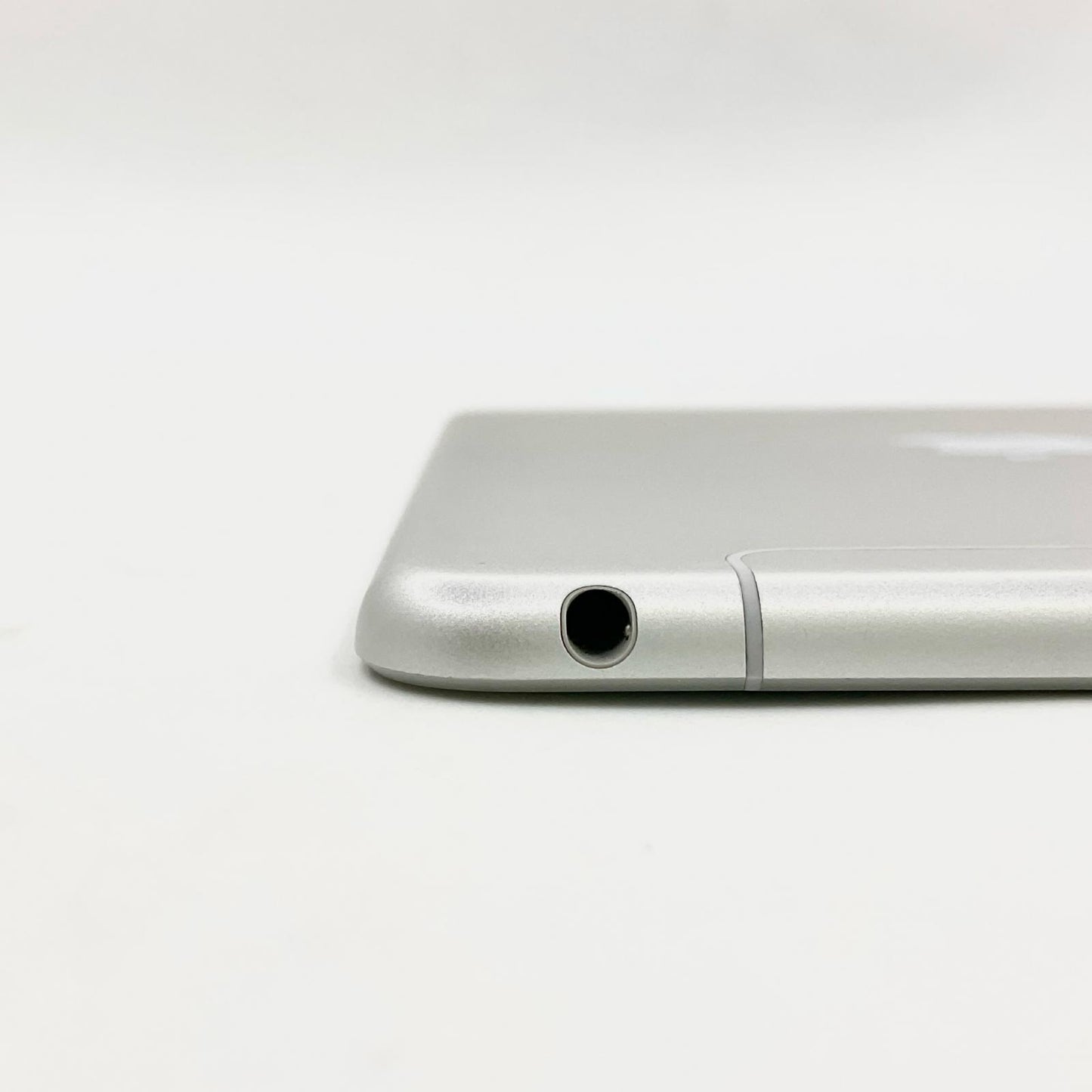 【全額返金保証】【最速発送】Apple iPad mini 7.9インチ 第5世代 64GB シルバー WiFi+Cellular docomo 白ロム 動作確認済
