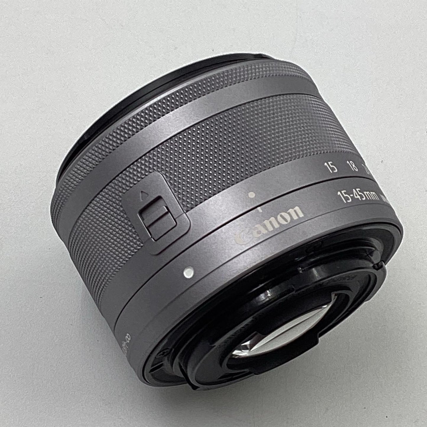 【全額返金保証】【最速発送】Canon EF-M15-45mm F3.5-6.3 IS STM [シルバー] 動作確認済