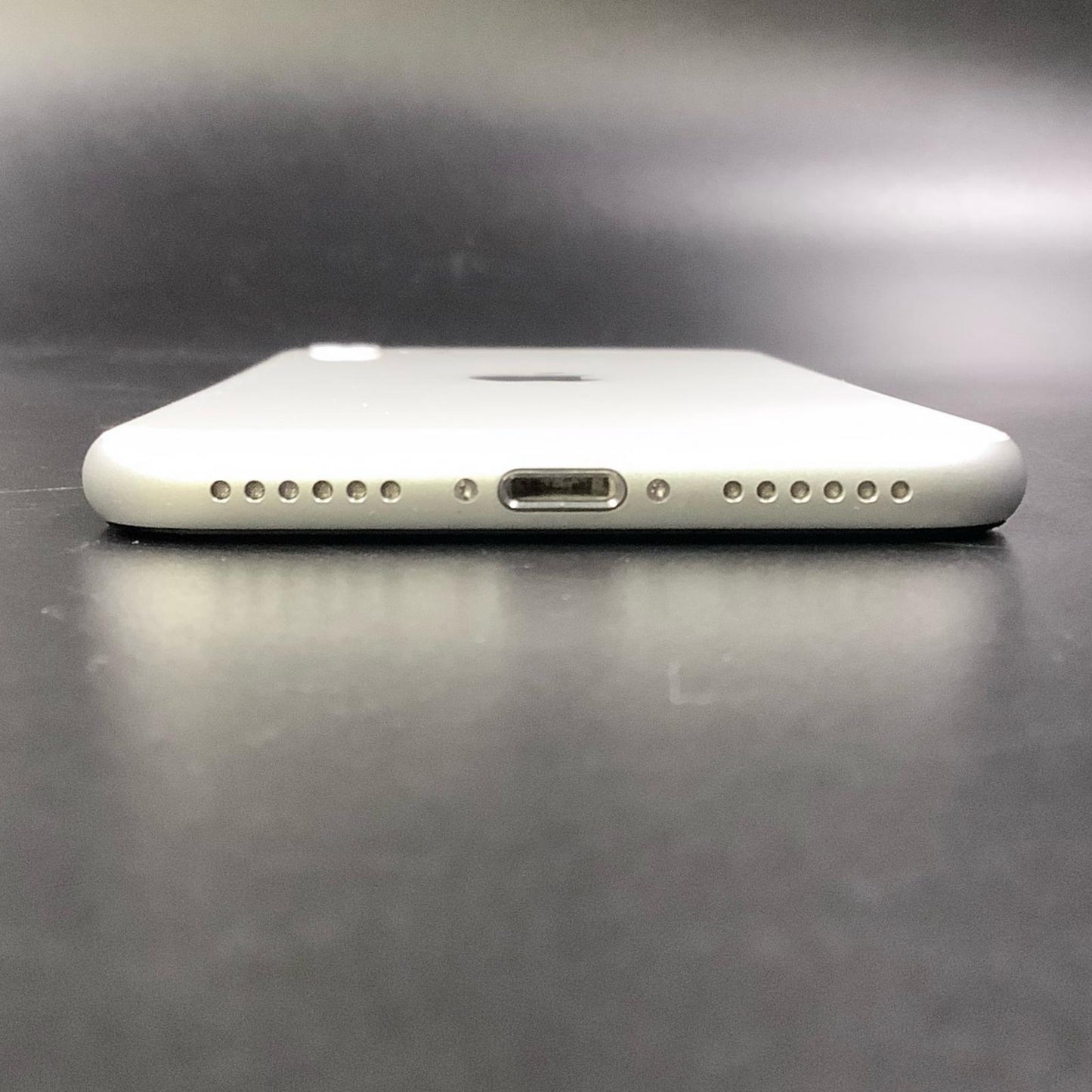 【全額返金保証】【最速発送】Apple iPhone iPhone SE（第2世代） 64GB ホワイト au 美品 動作確認済 89%