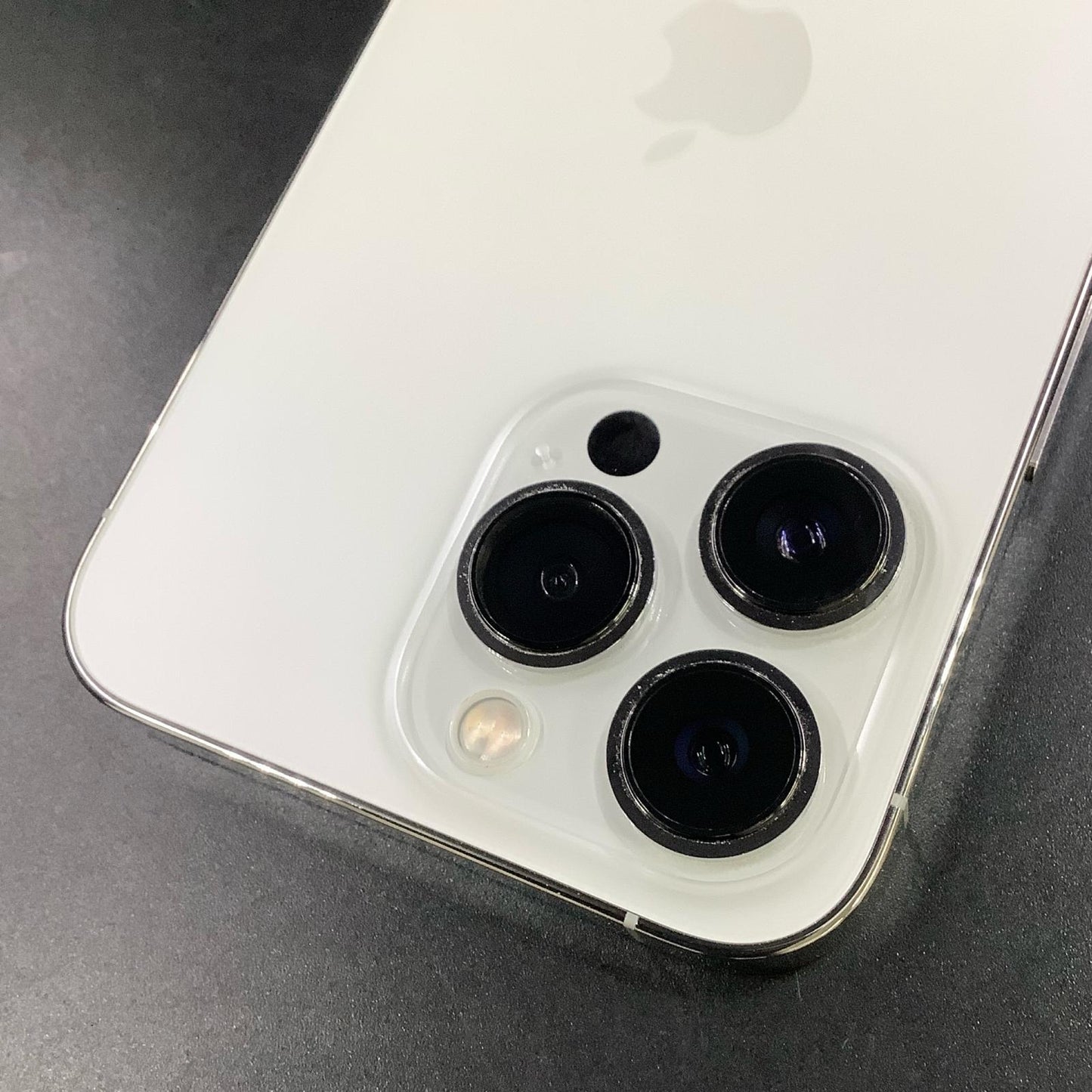 【全額返金保証】【最速発送】Apple iPhone iPhone 13 Pro 256GB シルバー SIMフリー 白ロム 動作確認済 81%