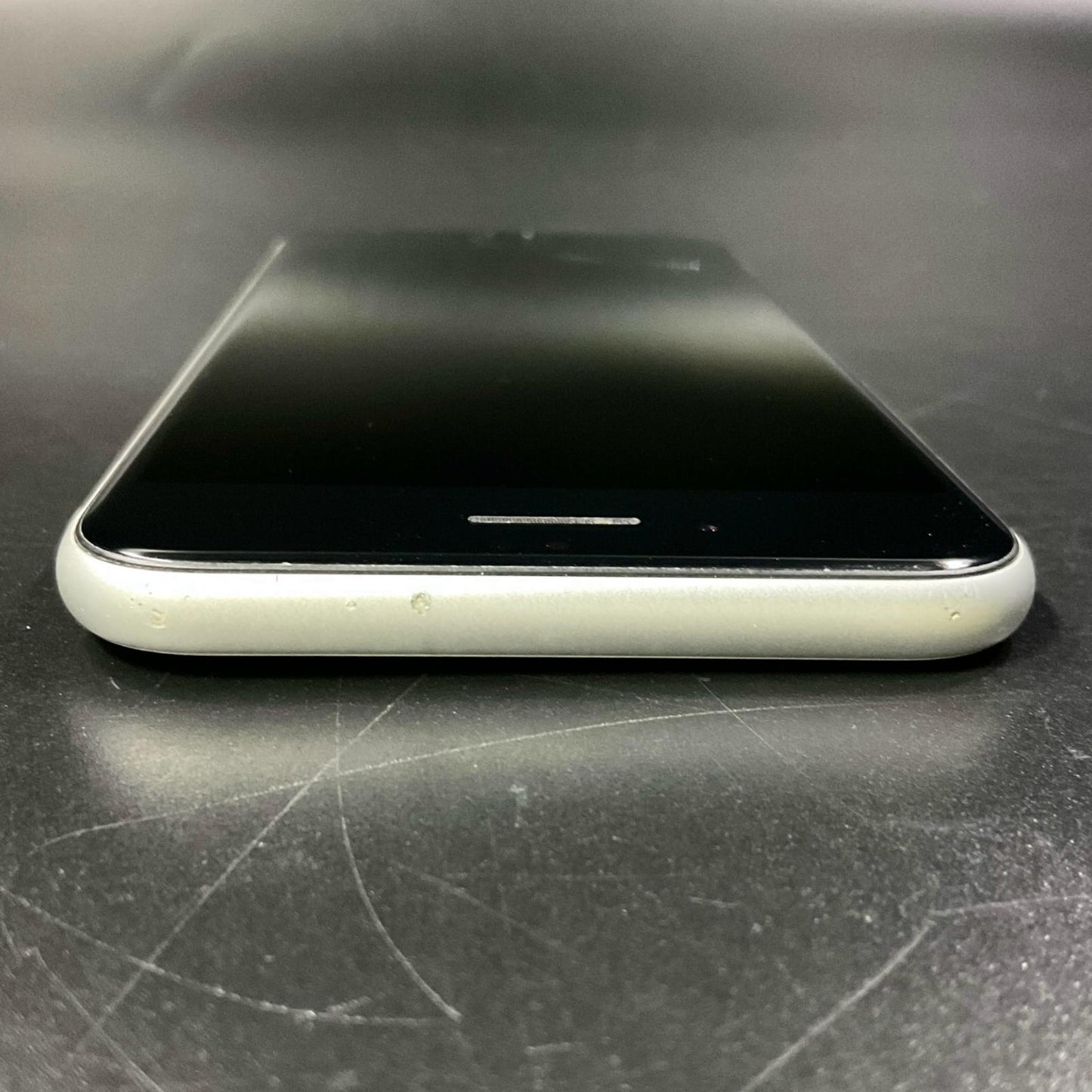 【最速発送】Apple iPhone iPhone SE（第2世代） 128GB ホワイト docomo 白ロム【難有】 83%