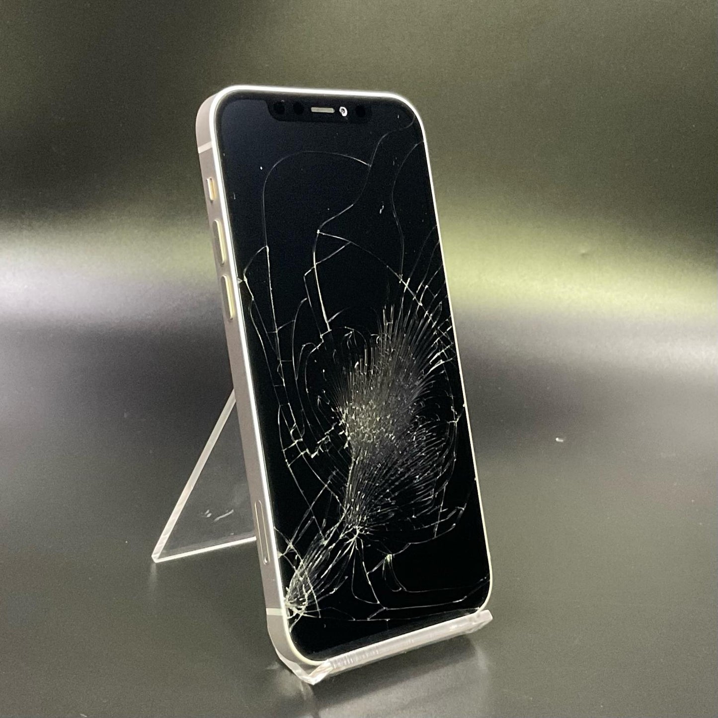 【最速発送】Apple iPhone iPhone 12 128GB ホワイト docomo 白ロム【難有】 77%